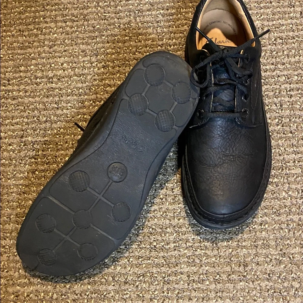 Clarks sturdy black